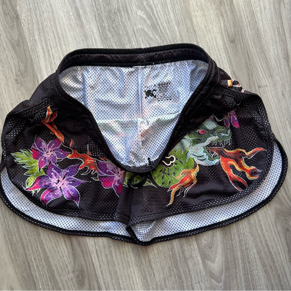 Skull & Bones | Hand Painted Mesh Shorts in Black (Medium) - Picture 6 of 16